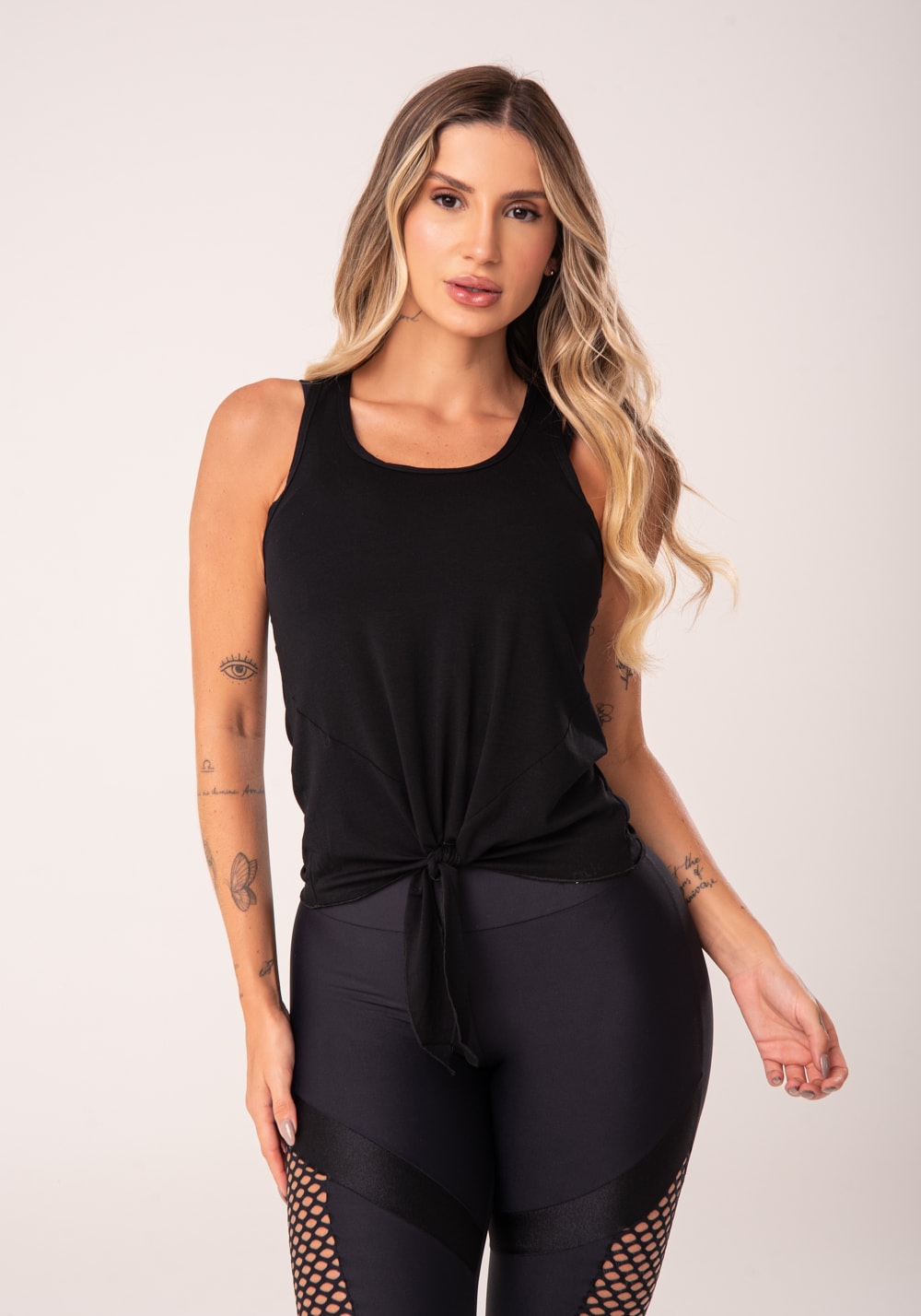 Regata preta com nó frontal básica dlk